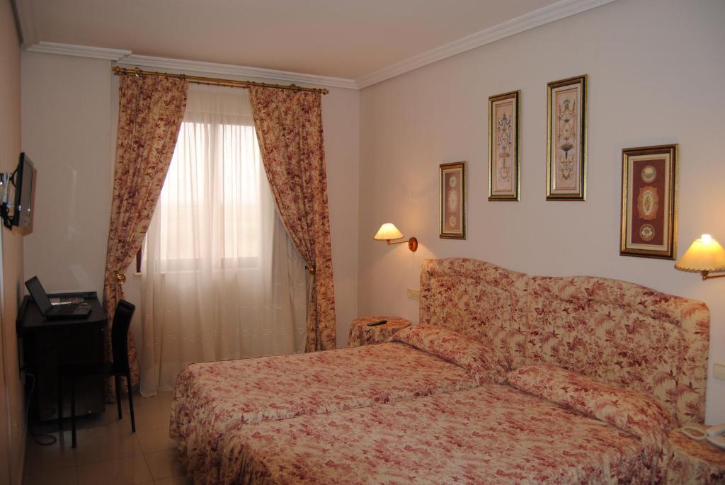 Cristina-Enea Hotel Valdeganga Bilik gambar