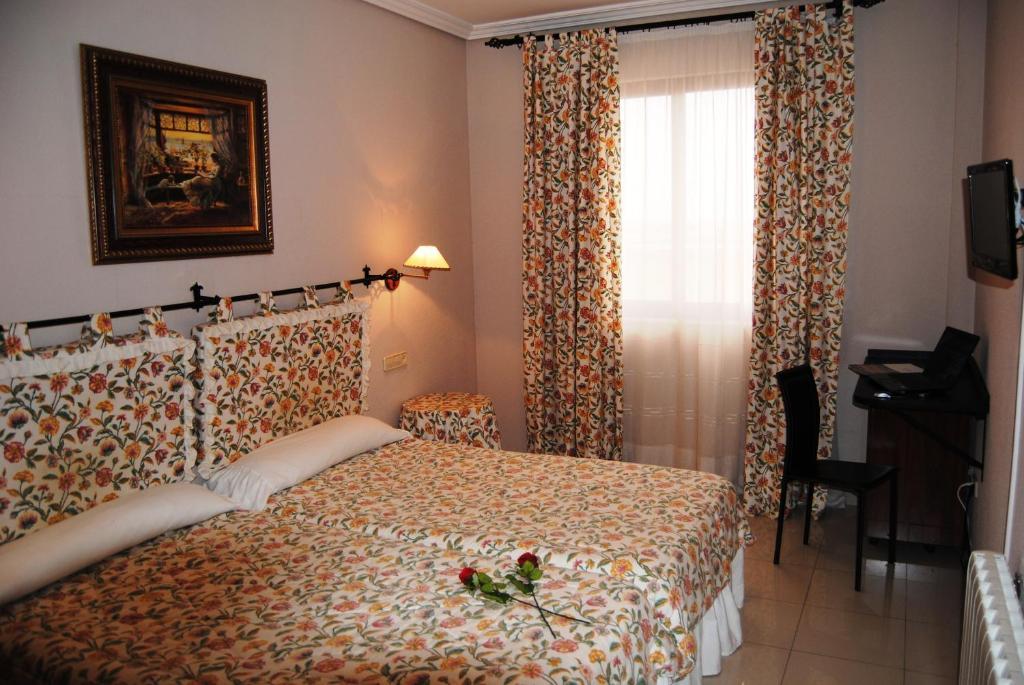 Cristina-Enea Hotel Valdeganga Bilik gambar