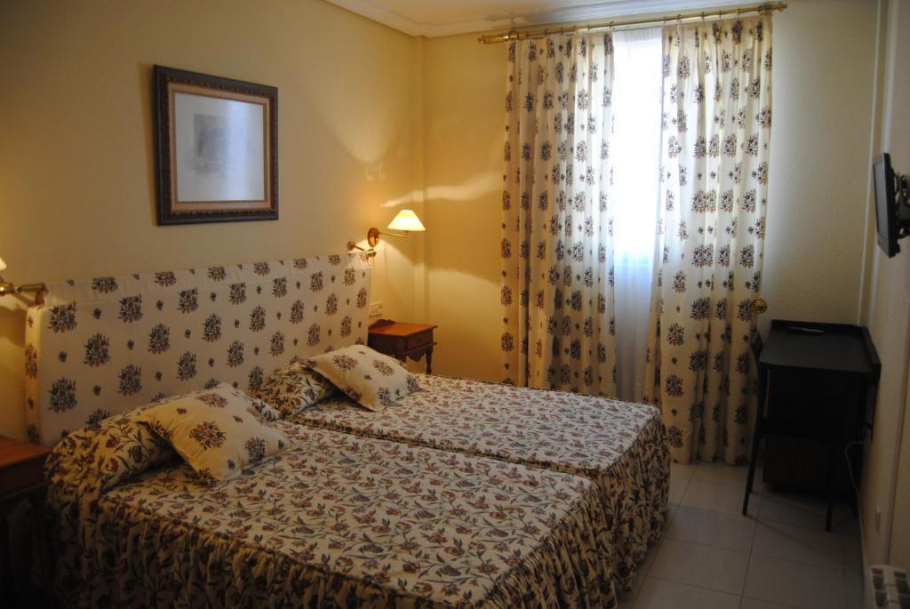 Cristina-Enea Hotel Valdeganga Bilik gambar